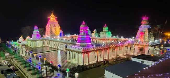 महक रहा मंदिर का प्रांगण, खुशियों से भरा सबका दामन